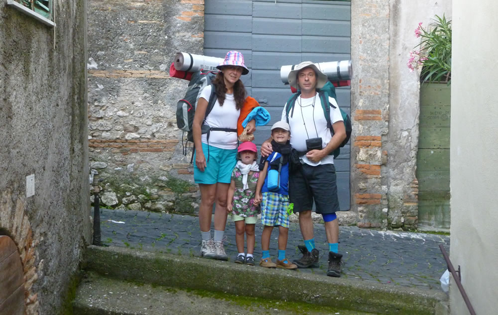 La storia di Andrea e del suo viaggio con moglie e figli