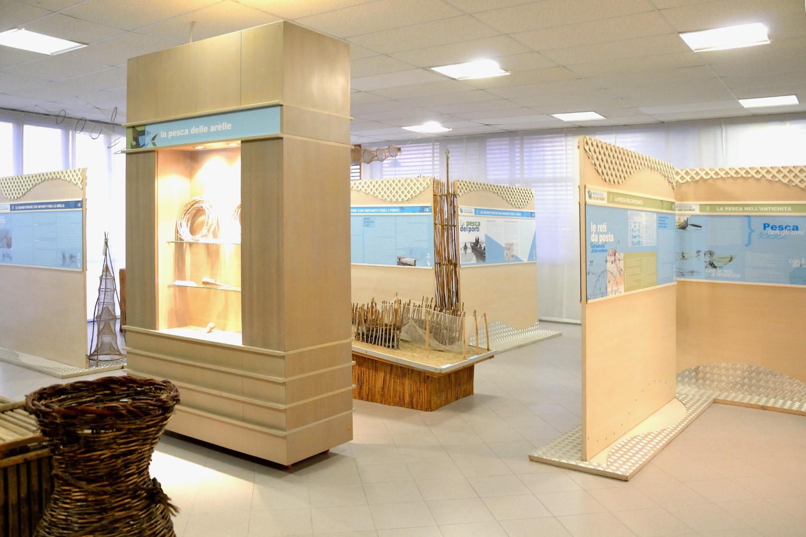 Section of the Trasimeno Fishing Museum dedicated to hemp processing with vintage photos and displayed tools.