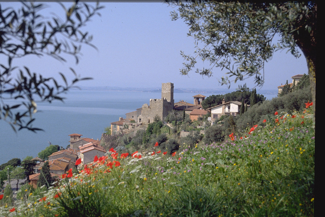 From Passignano to Castiglione along the Colli del Trasimeno Wine Route