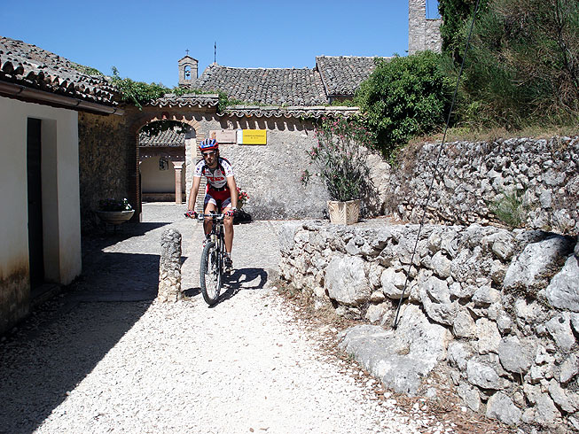 Die Stadt der 2 Welten und der heilige Wald von Monteluco