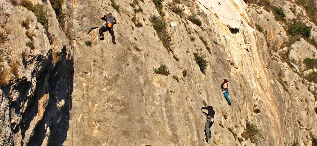 Titolo: Arrampicata e speleologia