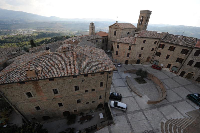 Titolo: Gualdo Cattaneo, il borgo dei castelli