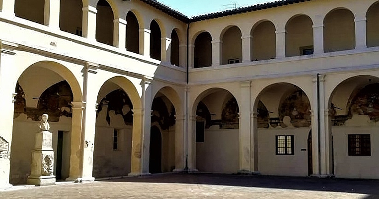 The Well in the Cloister of the Convent of Santi Domenico and Giacomo, Bevagna
