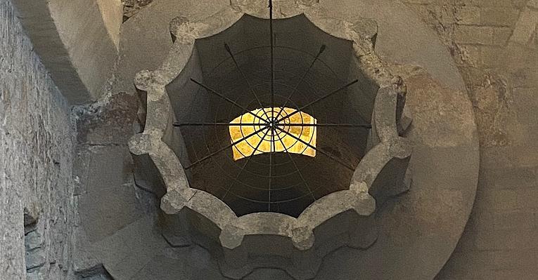 Der Mond im Brunnen