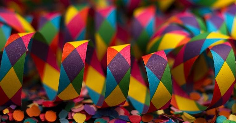 Titolo: Carnival floats and masks