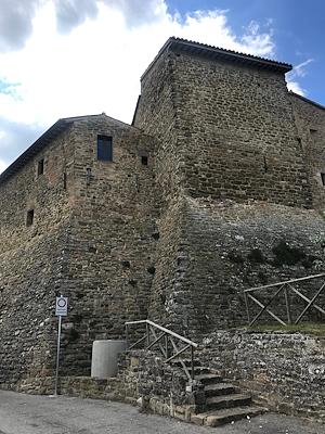 Historic stone building in Collemancio, home to the Antiquarium linked to the archaeological site of Urvinum Hortense.