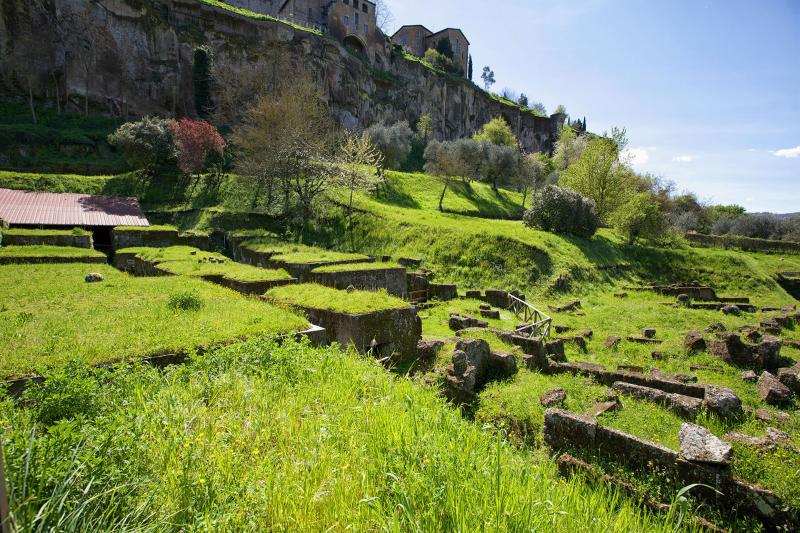 Titolo: In the footsteps of the Etruscans: discovering Orvieto and its surroundings