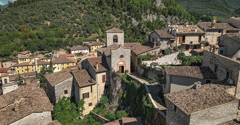 Arrone, with its alleys and churches, with the mountain in the background.