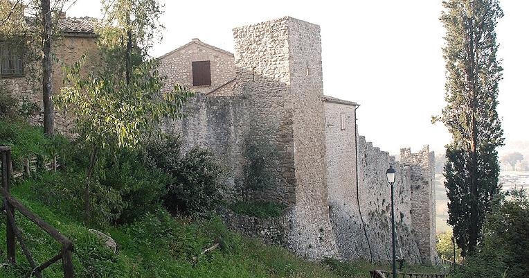 Exterior of the defensive walls of the village of Poggio with walkway