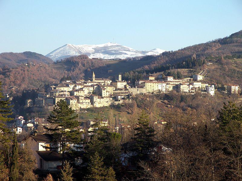 Pietralunga (Monte Nerone sullo sfondo)